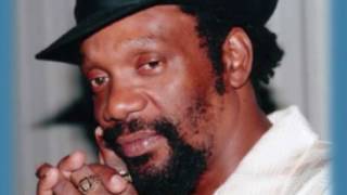 Video voorbeeld van "Glen Washington - Strangers In The Night"