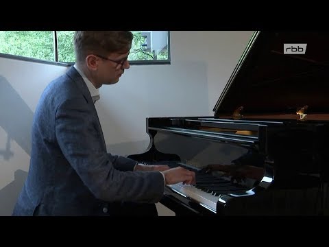 Der isländische Pianist Víkingur Ólafsson spielt Bach | rbb aktuell 28.08.2018