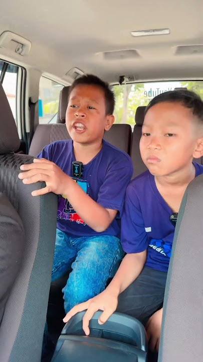 Ada kereta api lewat