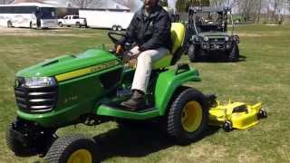 John Deere Auto-Connect Signature X700 Series Lawn Tractor