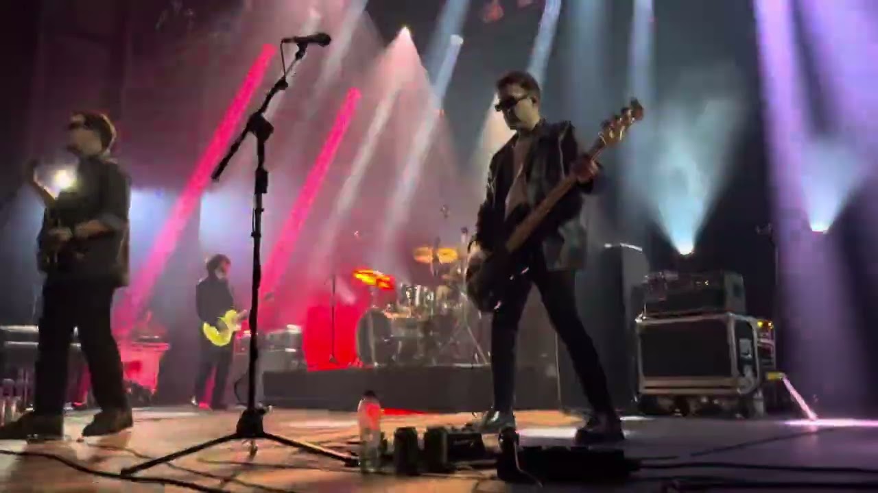 Ist Ist - Slowly we escape live at HEDON Zwolle 15-10-2025