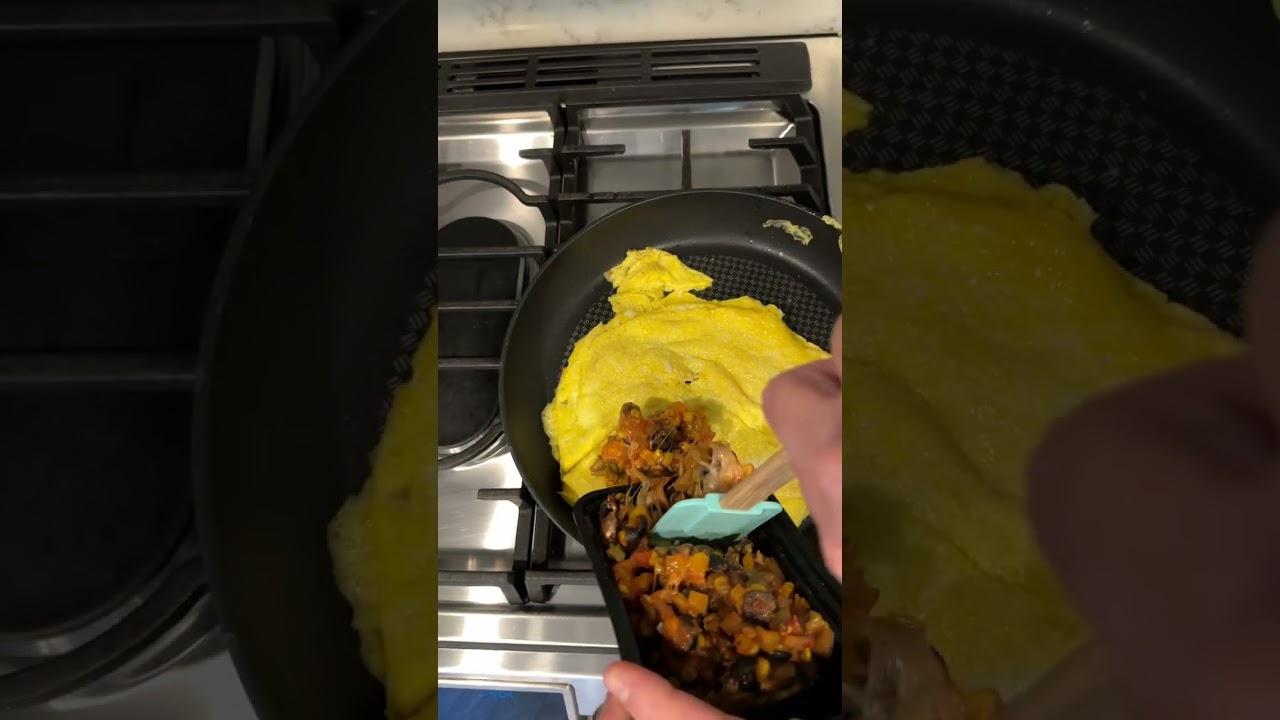 🍳 Loaded Omelet: Pizza Salad Meets Breakfast