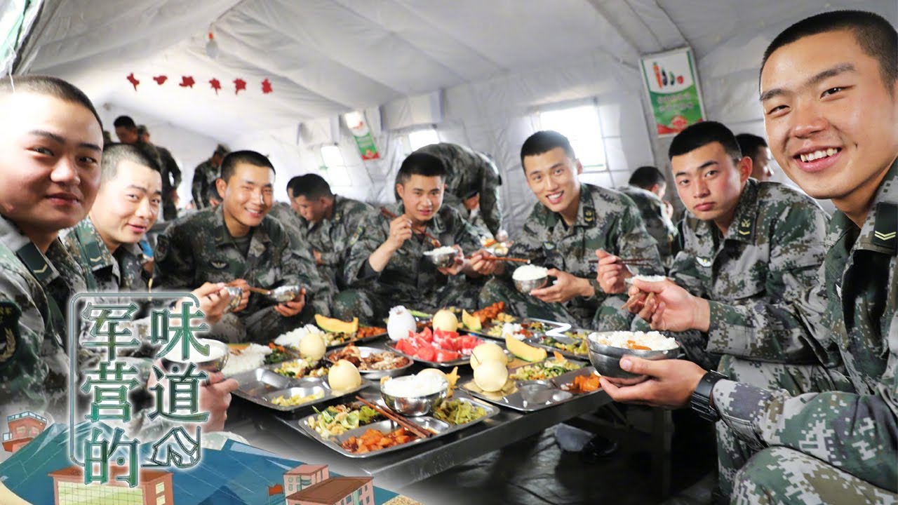 真香！解放军公开伙食水平：全自动包子机亮相 1小时能做2400个包子！炊事车内部设施堪比豪华厨房！炊事班全员出动现场打造“英雄宴”！「军营的味道」20230506 | 军迷天下