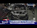 22年車停倉庫突竄火煙 車主急拿滅火器救｜TVBS新聞 @TVBSNEWS02
