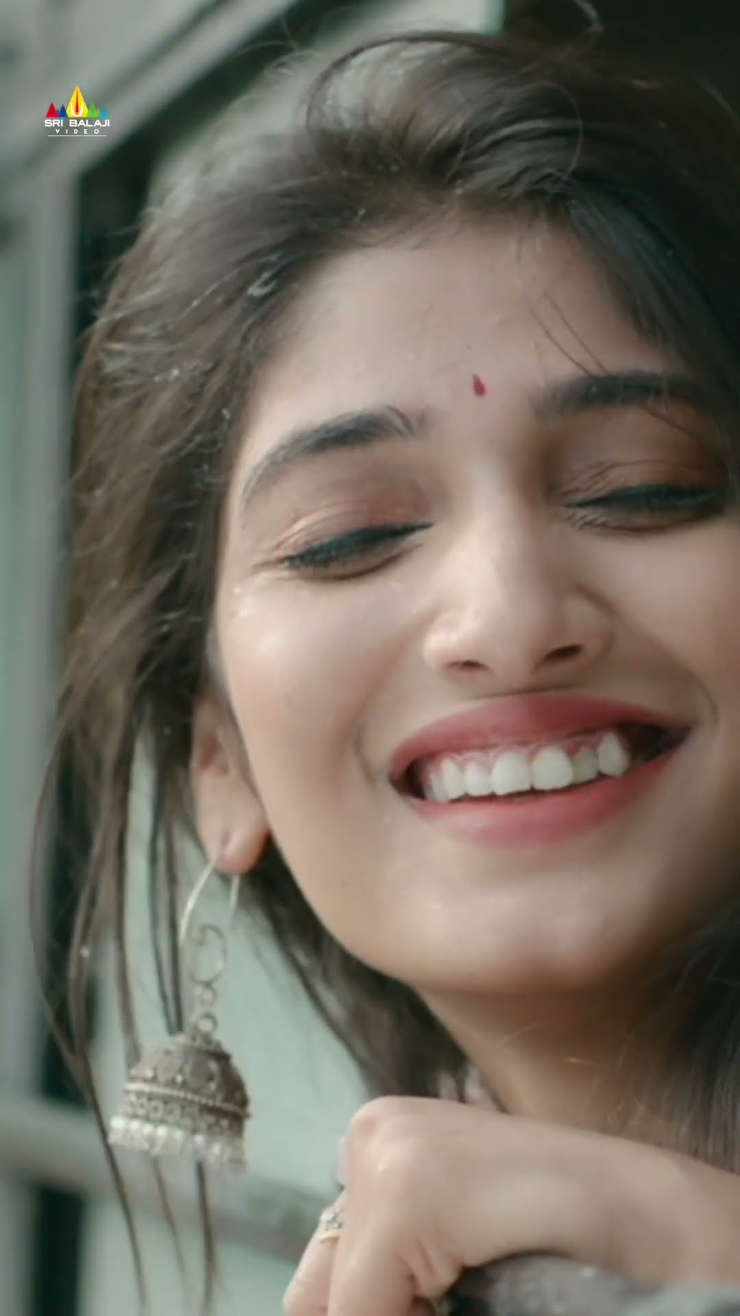 ఈ అమ్మాయిని చూస్తే ఆ దేవతే గుర్తుకొస్తుంది ! #manucharitra | #PriyaVadlamani | #shorts | #ytshorts