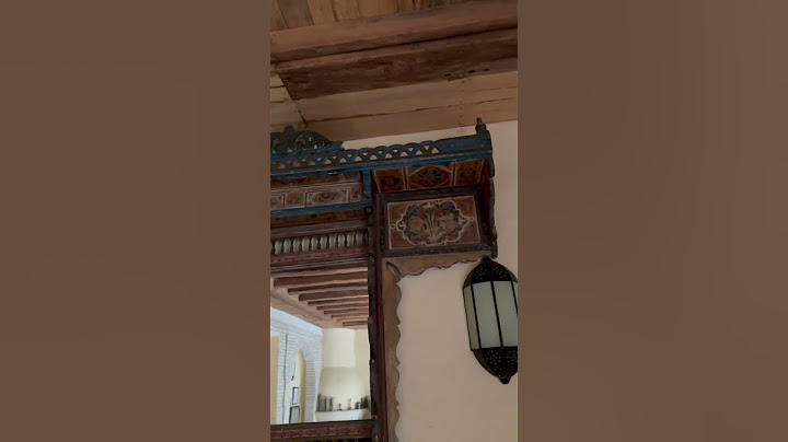 Surpreendente. Sabe que madeira é essa? Casa na porta de entrada do Deserto do Saara