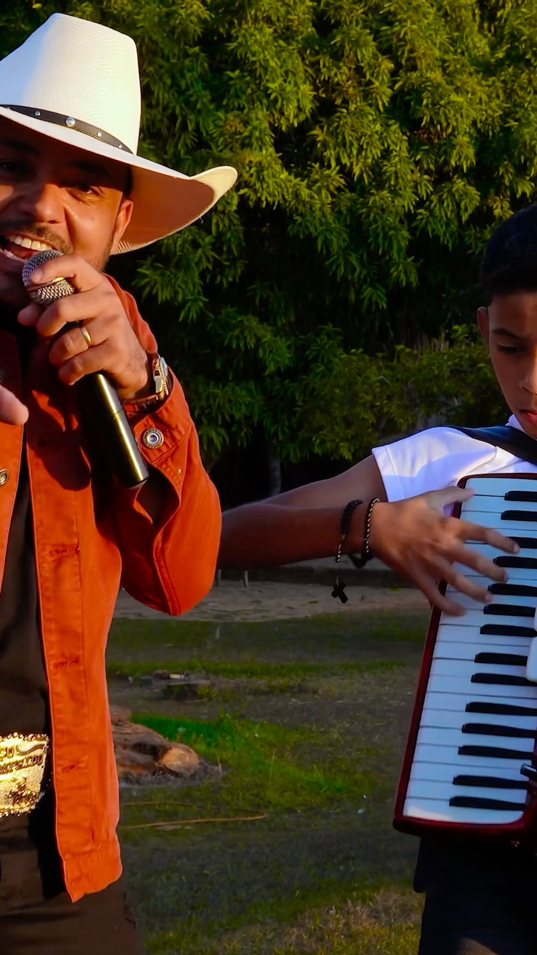 A música que vem estourando pelo Brasil forró do meu Goiás #boanoiteee #leaozinho