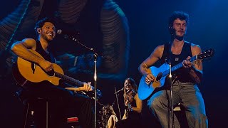 Niall Horan & Shawn Mendes singing Treat You Better (FULL PERFORMANCE)