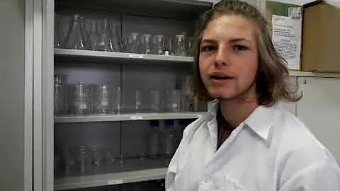 Como é realizada a análise química da água?