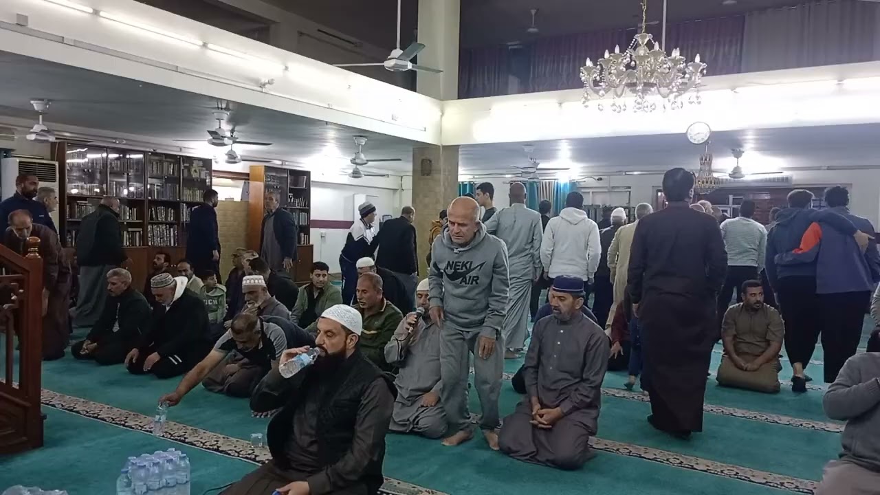 4رقم 6#3#2026 صلاه تراويح في شهر رمضان يوم 17جامع عرفات كان أمام الصلاةدكتور حيدر هادي العودة رفاعي