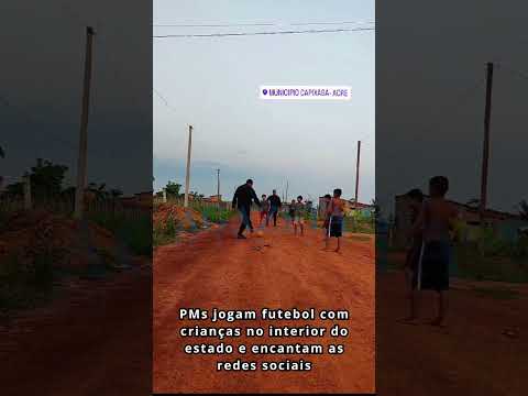 PMs jogam futebol com crianças no interior do estado e encantam as redes sociais