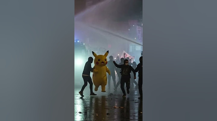Eylemci Pikachu Polisten Kaçıyor