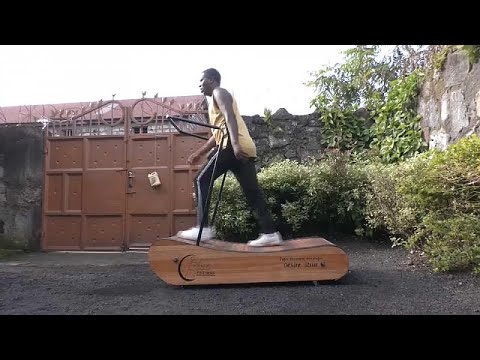 Vidéo: Le élégant et élégant étagère carrée en bois Chimo