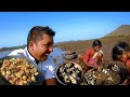 खाडीतून कालवं कशी काढतात 😍 | सासरोडी बायकोने बनवली तव्यातली कालवं | Oyster - Sea Food (Konkan)
