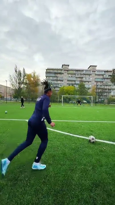 Мама вибач ️#ренатмірошніков #удар #мама #football #футбол - YouTube
