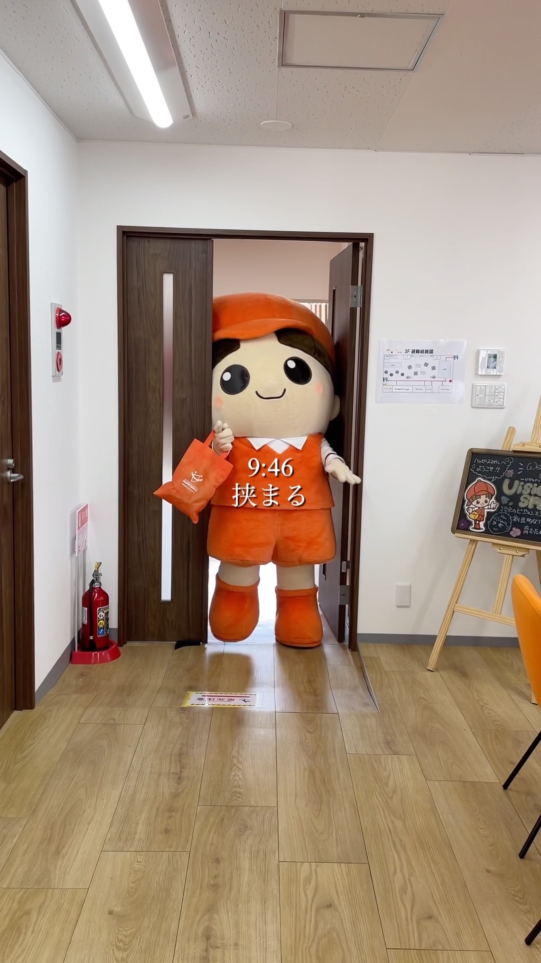 困難に負けないエミちゃんのポジティブ出勤vlog #エミちゃん #着ぐるみ