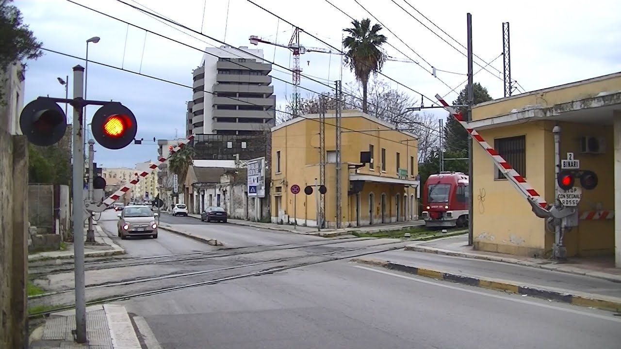 Spoorwegovergang Bari (I) // Railroad crossing // Passaggio a livello