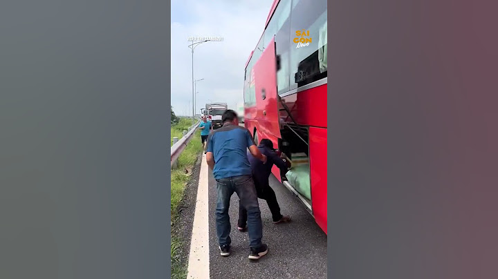 Tự hào con người Việt Nam, luôn giúp đỡ nhau lúc hoạn nạn: Thấy xe tải bất ngờ bốc khói, tài xế xe