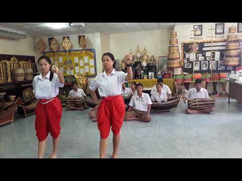 การแสดงฟ้อนเงี้ยว สอบปฎิบัติวิชาเลือกดนตรีไทย  ม.4/11 ภาคเรียนที่1/2560 โรงเรียนเทพศิรินทร์ร่มเกล้า