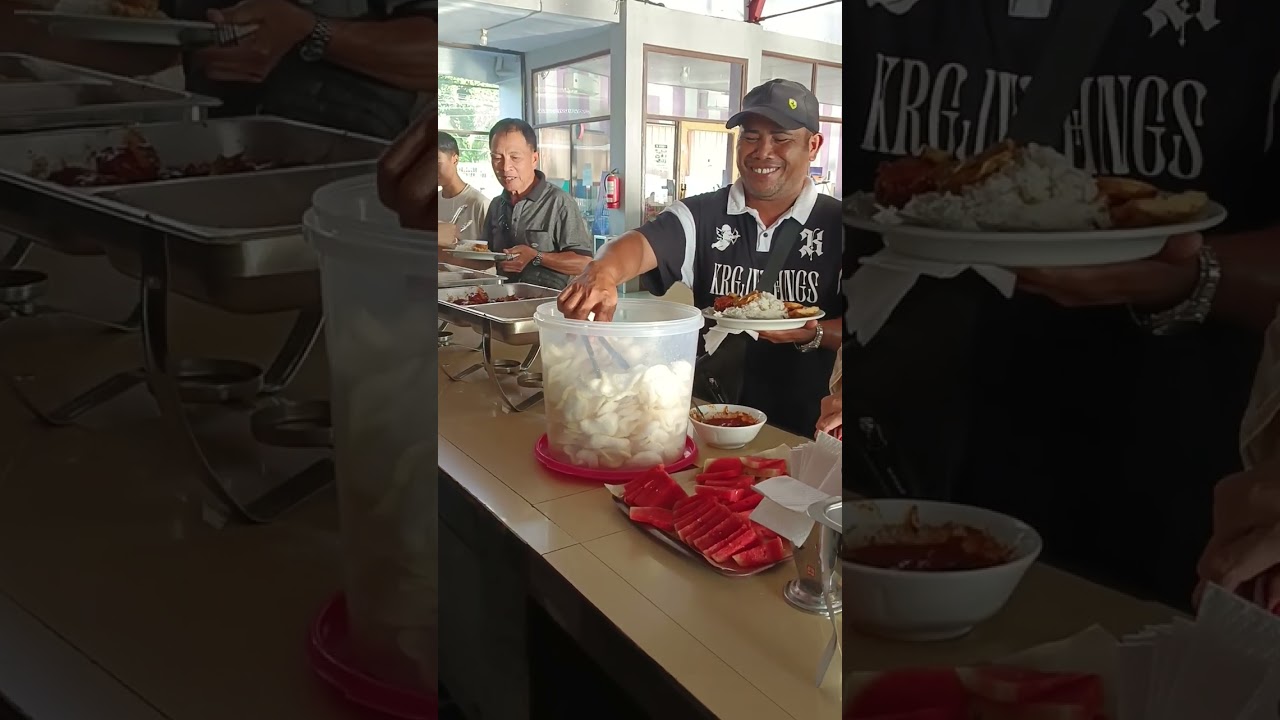 Pagi-pagi rombongan Metirtayatra Penglipuran Bali makan enak di Grafika Restoran