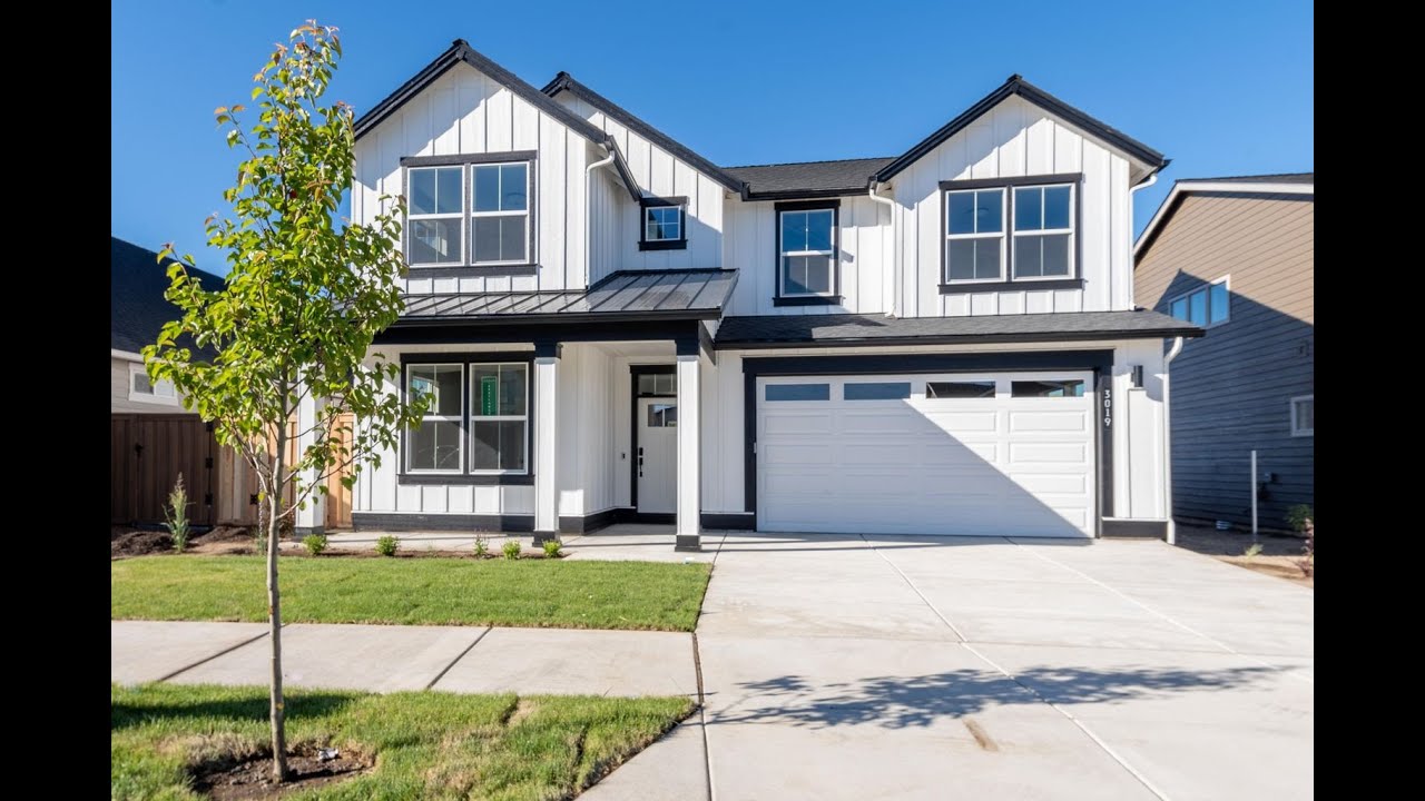 Beautiful and big BEND, OR home for sale! 3019 NE Moreno Pl.