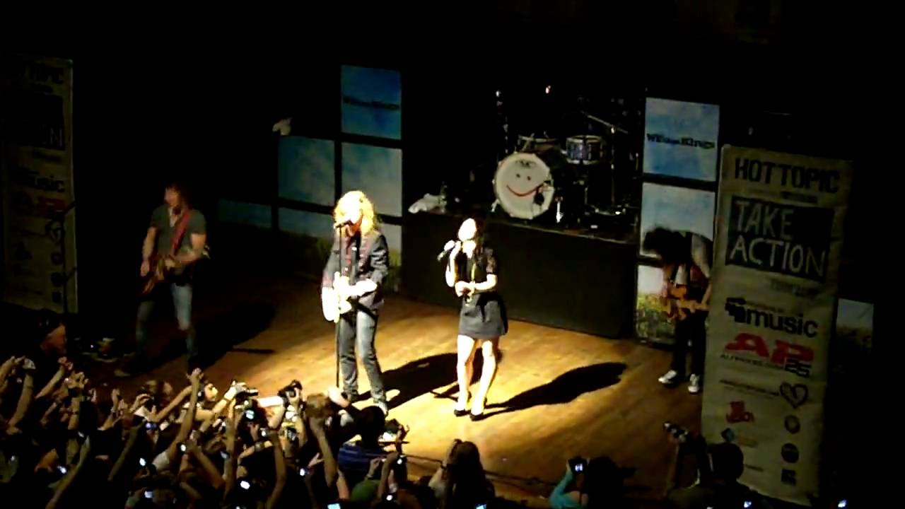 We The Kings- We'll Be A Dream w/ Demi Lovato LIVE