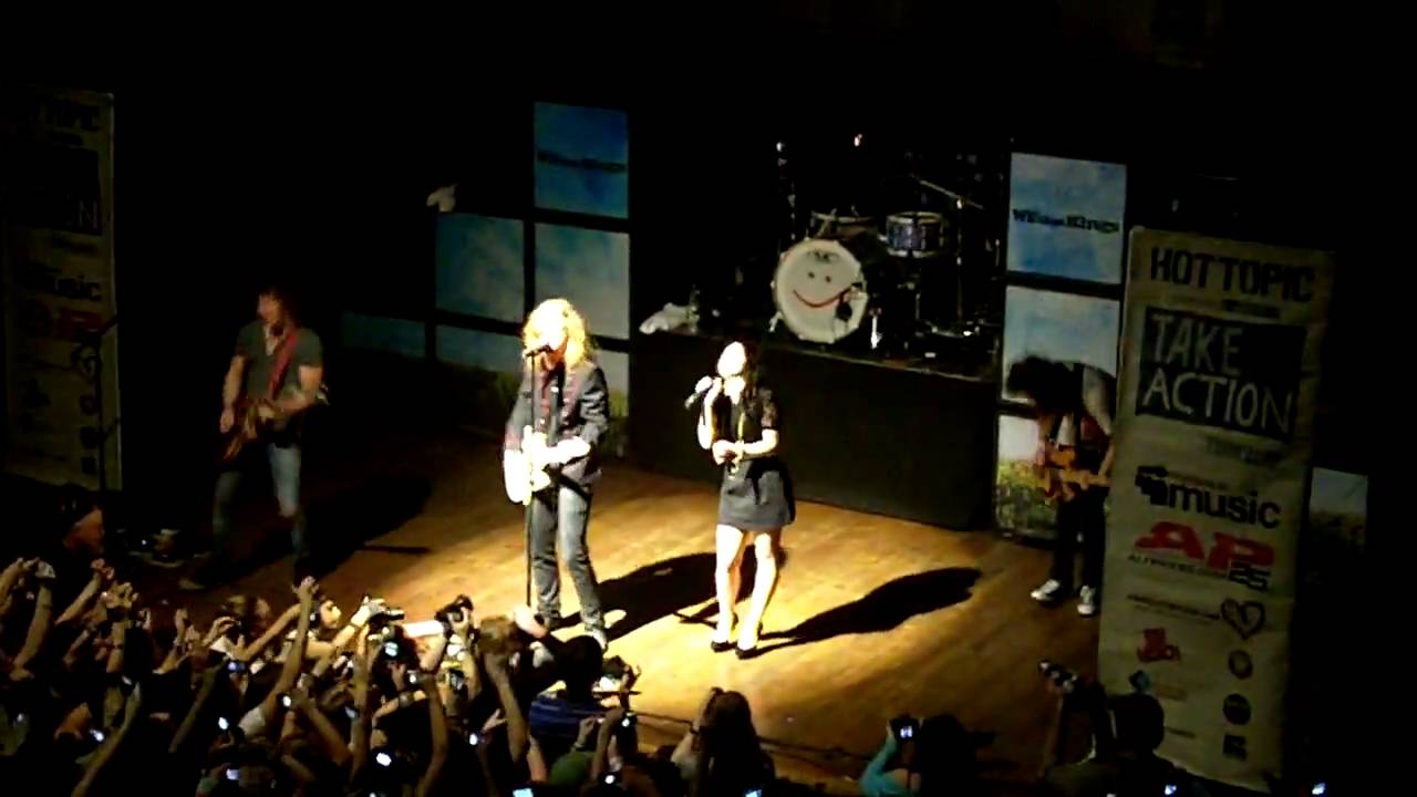 We The Kings- We'll Be A Dream w/ Demi Lovato LIVE