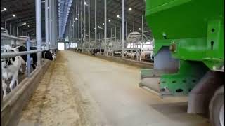 Must-have machine for large ranches — feed residue collection cart!