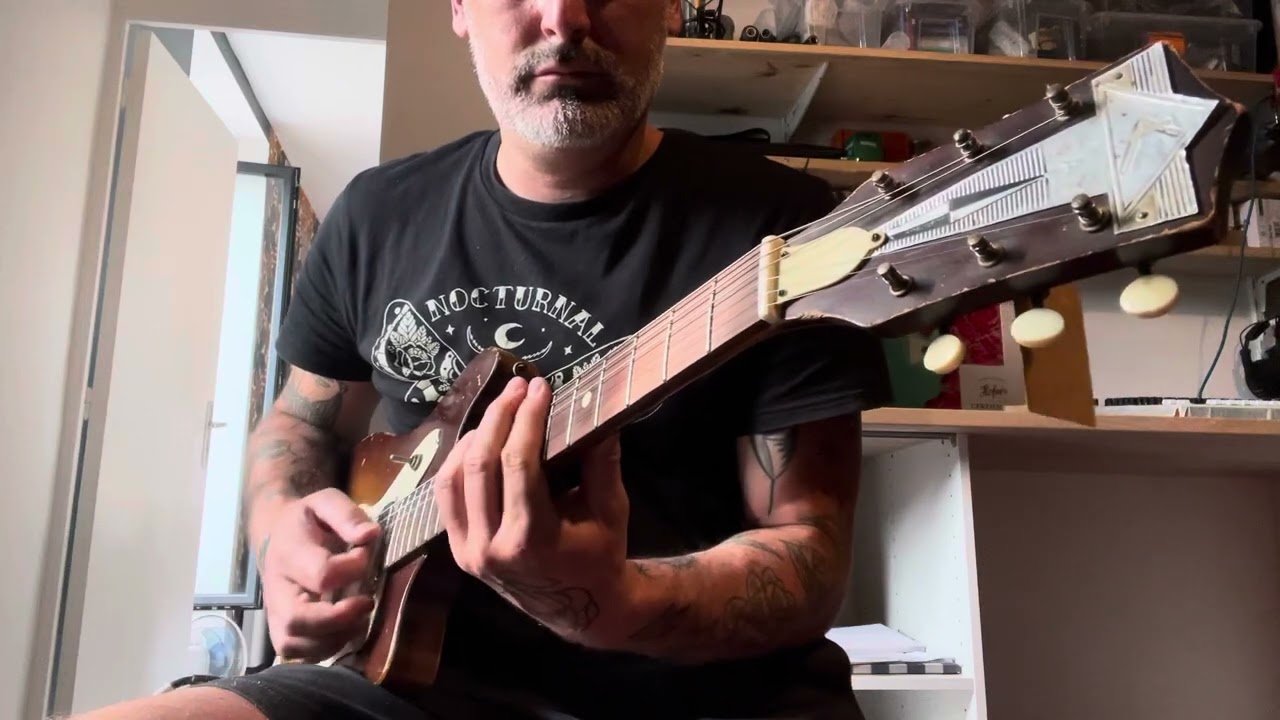 1960s Kay K102 Vanguard - YouTube