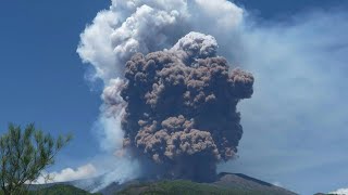 El monte Etna arroja una enorme nube de cenizas, rocas y gases | AFP
