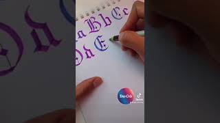 Tutorial 5 de caligrafía gótica ♥️⚡️ #DasCris #calligraphy #Shorts #caligrafia #typography #Tlaxcala Tutorial 5 de caligrafía gótica ♥️⚡️ #DasCris #calligraphy #Shorts #caligrafia #typography #Tlaxcala