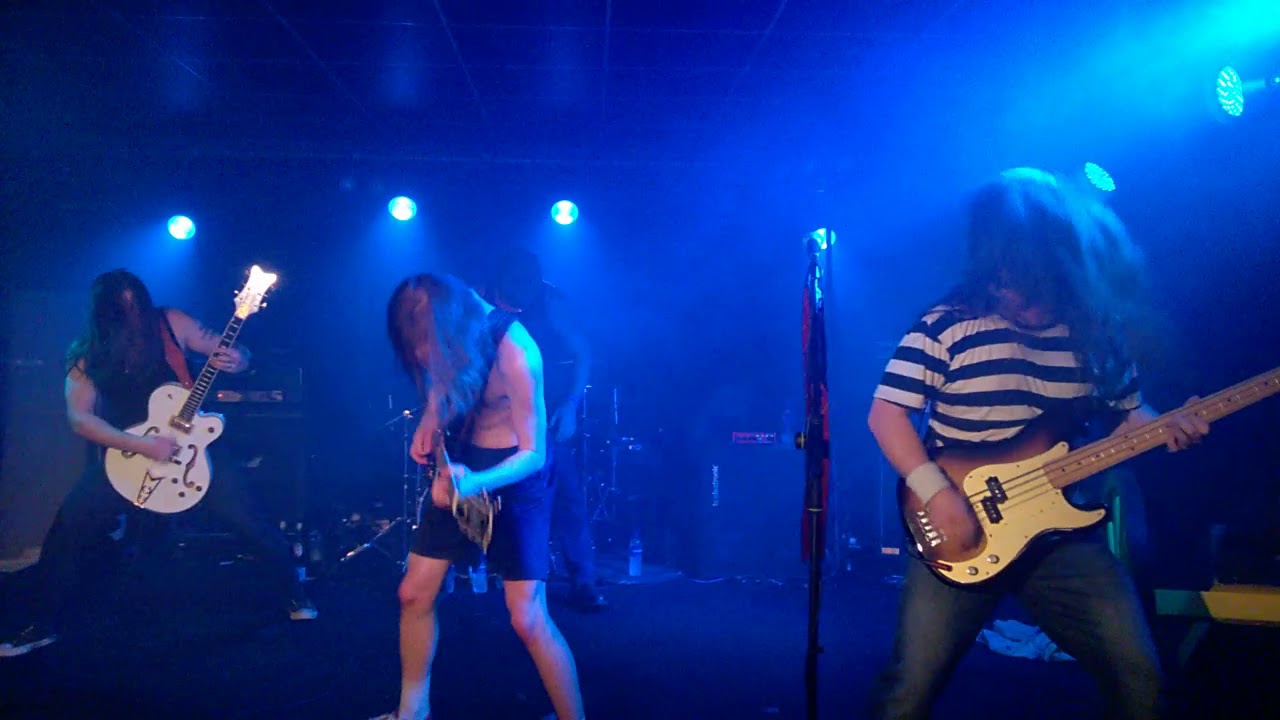 Hells Bells @ Aberdeen Lemon Tree 2.11.18