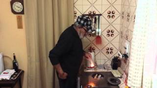 COMO ENCENDER UNA COCINA DE LEÑA COMO ENCENDER UNA COCINA DE LEÑA