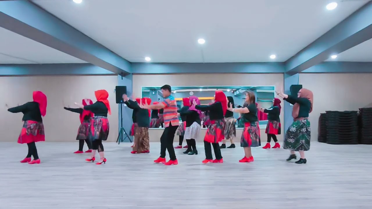 Sik Sik Sibatumanikam - Line Dance / Demo : Okami Studio Palembang