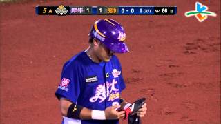 20130926 CPBL 犀牛VS獅 5上 陳凱倫中外野平飛安打 這次快艇再快也來不及了 犀牛無人出局攻佔二壘