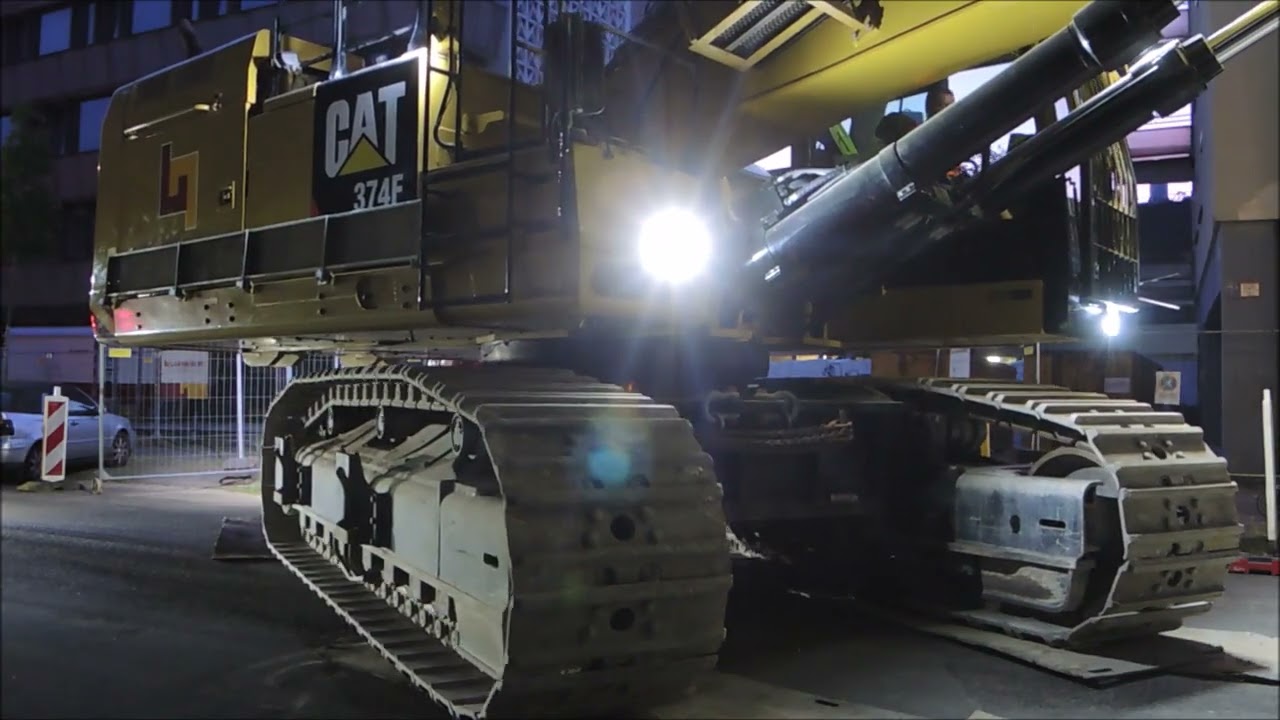 Bagger CAT 374 F - Schwertransport