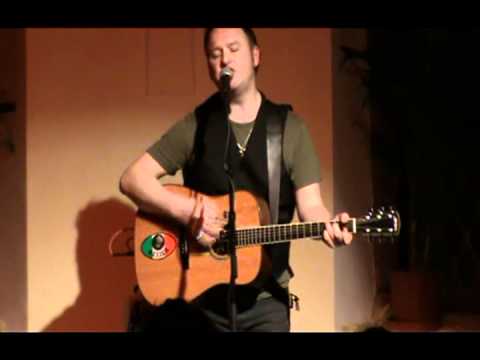 Mundy — Mundy In love but confused LIVE Sol y Sombra 2012