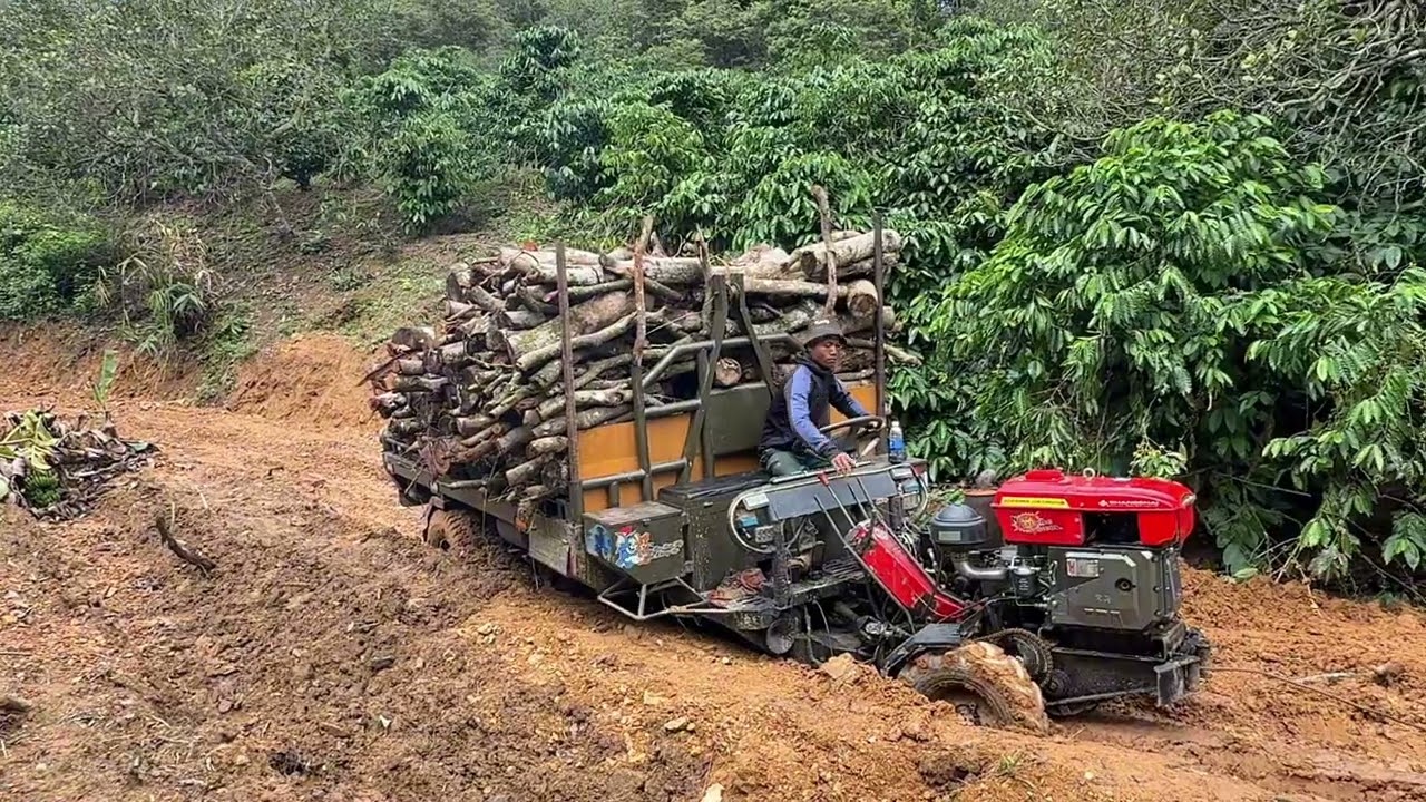 Xe công nông bị bể nhông tời phải cầu cứu xe múc   