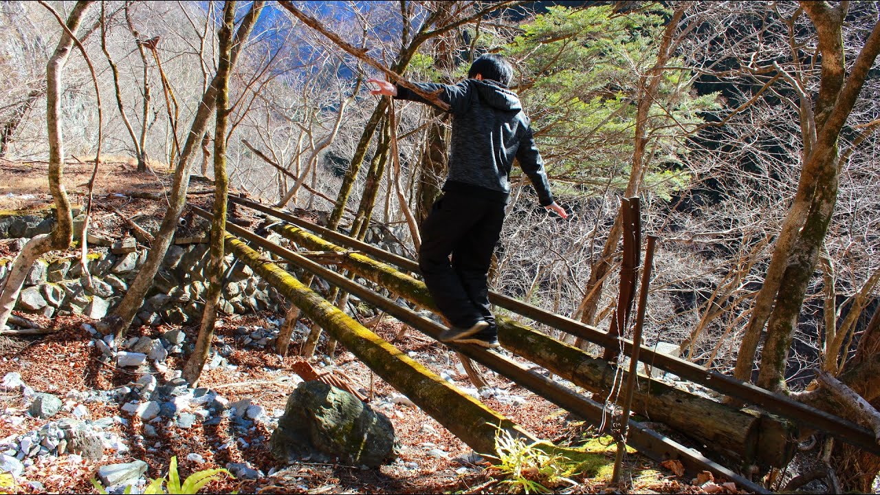 裏名所48 廃線の先で崩落に巻き込まれた廃車両を発見。森林鉄道 廃墟 廃道