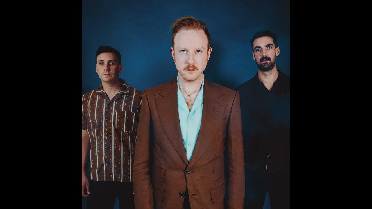 Two door cinema club tourist history. Two door cinema club album. Группа two door cinema club. Two door cinema club кевин бэйрд. Two door cinema talk.