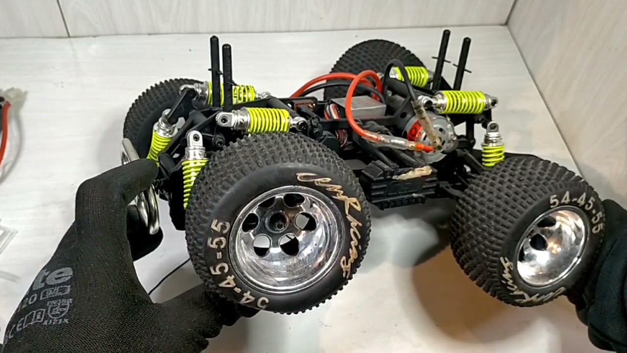 CEN MINI MADNESS Small RC Monster truck 540 motor 8 shocks wheelie machine basher