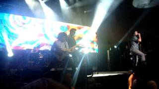 Los Amigos Invisibles y Caramelos de Cianuro El Martillo