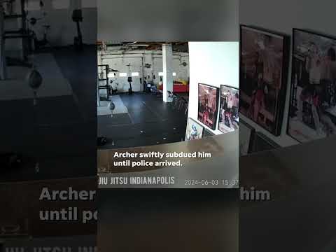 Video shows teen use martial arts skills to take down suspected thief #Shorts