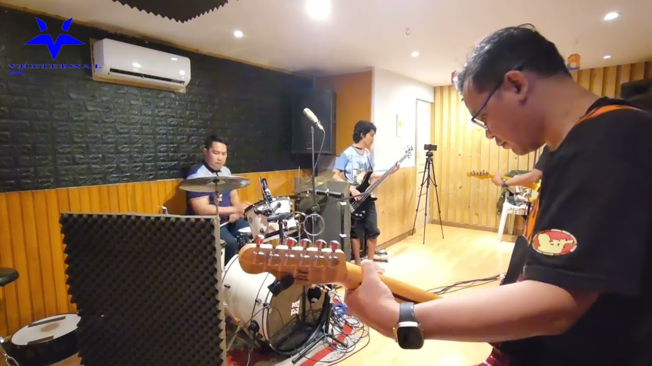 Vheternal - Semakin Jauh [Official Live Studio]