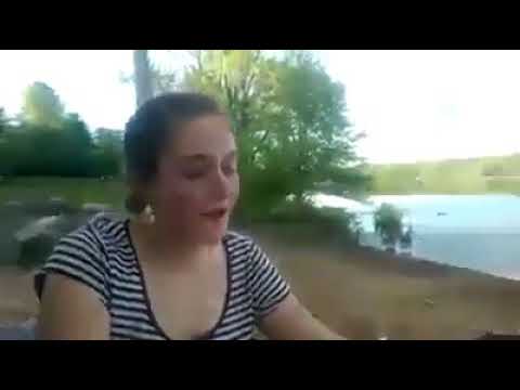 امريكية تغني على طريق السلط كمان شوي بيعلمها الدحية 