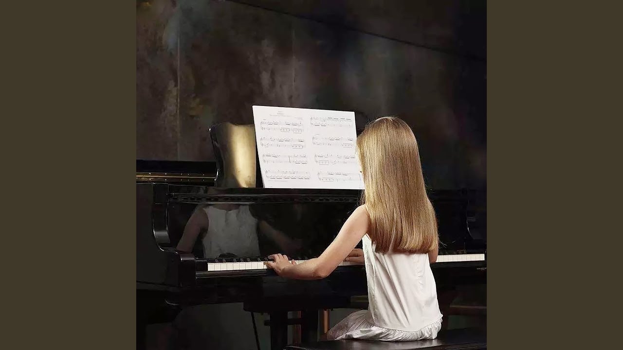 Sleduj 晚钟 (汤普森现代钢琴教程) na YouTube