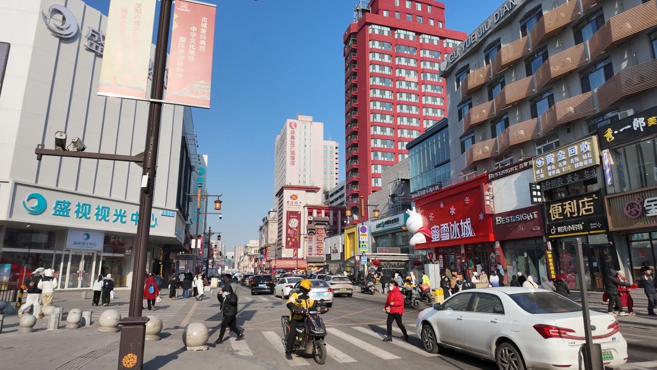 Прогулка по переулку Шиванфу в Шэньяне, Китай