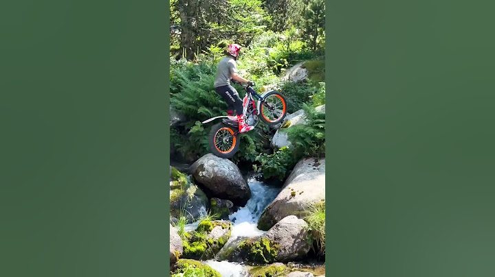 Trials biker effortlessly bounces across rocks! 😮🤯  -  🎥 tonibou