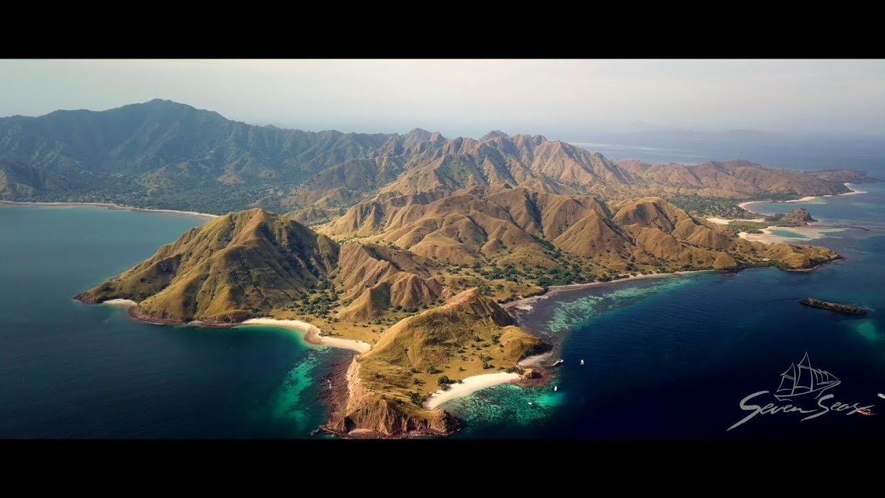 East of Flores to Komodo liveaboard cruise on the Seven Seas