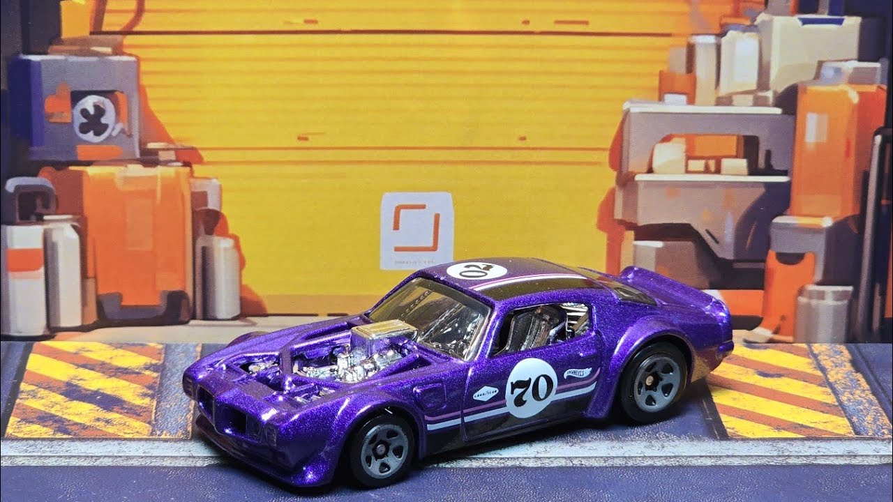 Открытый двигатель, заниженная посадка, широкий кузов — этот Pontiac Firebird от Hotwheels 2023 г...